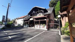Deluxe Double Room with Shower room in Restoran i sobe Tocak