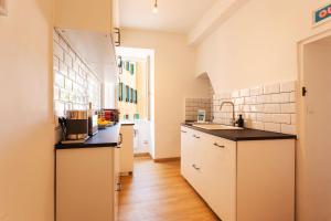 Appartements THE BAY AP4371 By Riviera Holiday Homes : photos des chambres