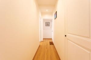 Appartements THE BAY AP4371 By Riviera Holiday Homes : photos des chambres