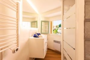 Appartements THE BAY AP4371 By Riviera Holiday Homes : photos des chambres