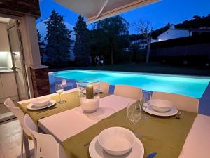 Villa Casanovas 1213 people