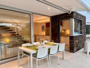 Villa Casanovas 1213 people