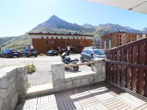 Studio rénové proche pistes et commerces avec balcon - FR-1-502-425