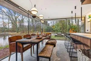 Stylish lakehouse in idyllic, private green scenery - Hulst