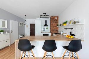 Woronicza 33B Prywatne mieszkanie z oddzielną sypialnią i balkonem Bezpłatne miejsce parkingowe Samodzielne Zameldowanie!