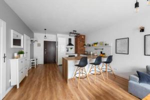 Woronicza 33B Prywatne mieszkanie z oddzielną sypialnią i balkonem Bezpłatne miejsce parkingowe Samodzielne Zameldowanie!