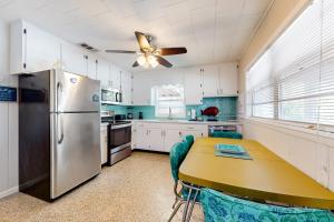 Sunnyside Beach House and Studio