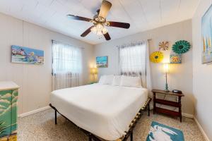 Sunnyside Beach House and Studio