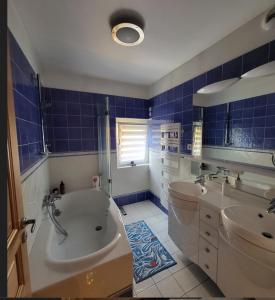 B&B / Chambres d'hotes Poesie en partage : Chambre Double avec Salle de Bains Commune