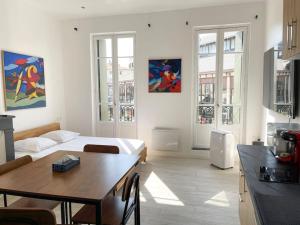 Appartements Vue sur la place des Halles, Art Apparts : photos des chambres