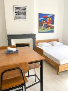 Appartements Vue sur la place des Halles, Art Apparts : photos des chambres