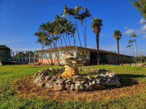 Lazer Campo Piscina 07 qts 4wc km.68 C.Branco