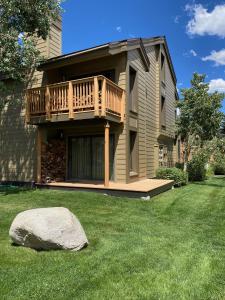 Snowcreek II 2 plus loft 2 bathroom end unit condo sleeping 8 people with amazing mountain view