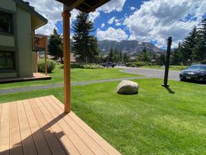 Snowcreek II 2 plus loft 2 bathroom end unit condo sleeping 8 people with amazing mountain view