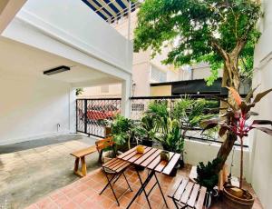 Flip Flop In Townhouse