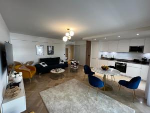 Elegant apartment close to Croisette and Palais de Festival with garage