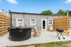 Hot Tub - South Haven - 4 Bedroom - Sleeps 10 - Covert