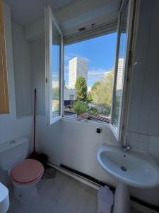 Appartements Appartement calme et lumineux - parking privatif - Metro a 5mn : photos des chambres