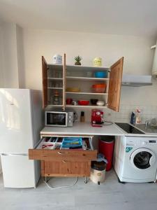 Appartements Appartement calme et lumineux - parking privatif - Metro a 5mn : photos des chambres