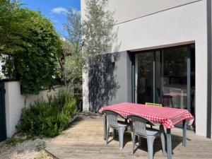 Appartements Rez de maison climatisee avec jardin : Appartement 1 Chambre