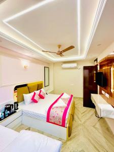 Frankstay By Hotel SAMRAT RESIDENCY 10 Mints Walking Distance Nizamuddin Railway Station