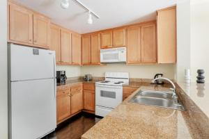 San Bruno 2br w pool spa gym nr groceries SFO-1398