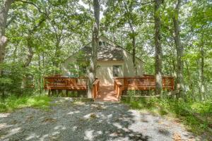 Wintergreen Home with Hot Tub, Deck and Mountain Views