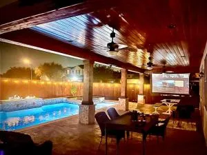 Beautiful Modern Home! Pool and Spa. - Crosby