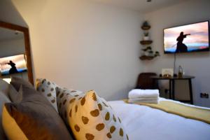 Stylish centrally-located studio with parking