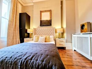 Beautiful & Bright Victorian Home with High Ceiling in Paddington near Hyde Park by Tube Stations - Ground Floor, No Stairs