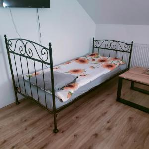 Ceglana kamienica nad Wisłą