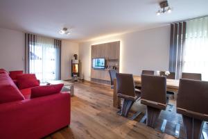 Alpine Appart - Premium Family Apartments and Natural Swimming Pond