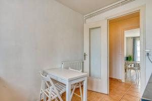 Appartements 2 chambres, calme, tout equipe, commerces au pied : photos des chambres