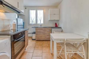 Appartements 2 chambres, calme, tout equipe, commerces au pied : photos des chambres