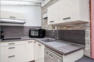 Face aux Thermes: lit double, terrasse, wifi