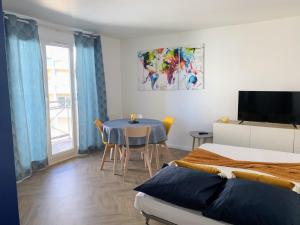 Appartements MIMOSA- 5 min gare- arrivee autonome- Parking & wifi Gratuit : photos des chambres