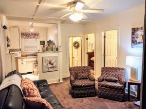 #05 - Lakefront Two Bedroom Cottage- Pet Friendly