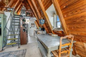 HB17 Anchors Holding