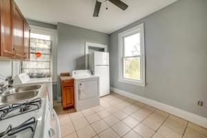 Pittsburgh Vacation Rental about 6 Mi to Downtown!