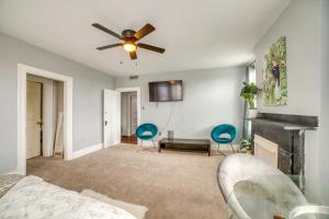 Pittsburgh Vacation Rental about 6 Mi to Downtown!