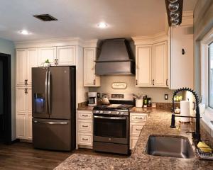 Cozy Coastal Haven-Private Pool & Outdoor Kitchen