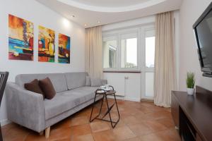 Cozy Apartment with Parking in Warsaw Ursus by Noclegi Renters