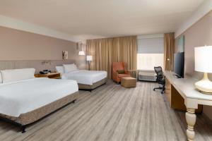 Double Room with Two Double Beds and Roll-in Shower - Mobility Access room in Hilton Garden Inn Ft. Lauderdale SW/Miramar