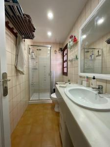 Bungalow con jardín y piscina