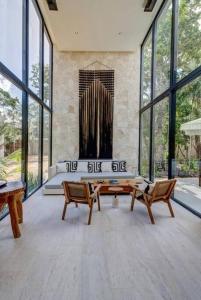 Luxury 3 Bed & Bath Eco-Chic Villa - Private Pool