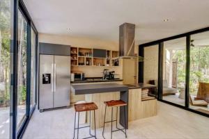 Luxury 3 Bed & Bath Eco-Chic Villa - Private Pool