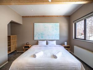 Shousugi 4-Bedroom Chalet with Private Sauna & Mountain Vistas