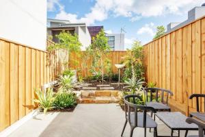 The Fern Split-Level Retreat with Lush Courtyard