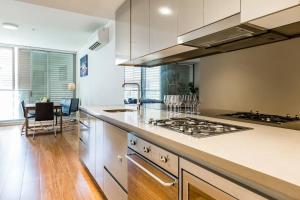 Sleek Chinatown Pad in the Heart of the CBD
