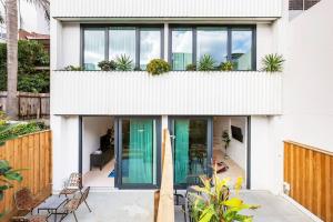 The Fern Split-level Oasis with Lush Courtyard